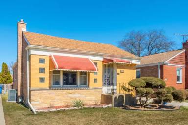 Main picture of 7404 W Winnemac Ave