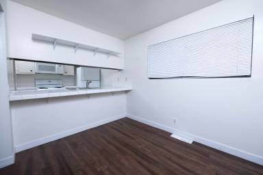 Main picture of 944 West St