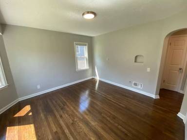Main picture of 3232 N 40th Ave
