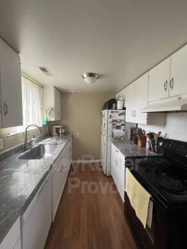 Main picture of 617 W 1925 N