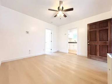 Main picture of 727 E 81st St