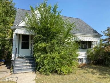 Main picture of 111 1/2 Alderson Ave