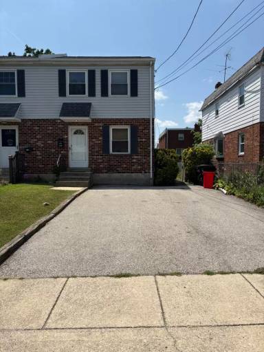 Main picture of 220 Harding Ave