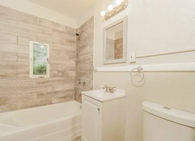 Main picture of 2495 River Rd
