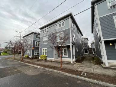 Main picture of 11921 SE Ash St