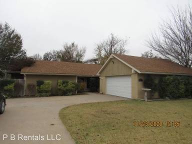 Main picture of 3811 SE Camelot Dr