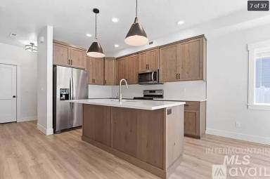 Main picture of 204 NE 3rd St