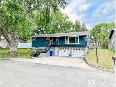 Main picture of 405 Pollard Ave E