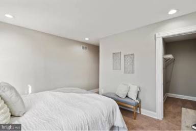 Main picture of 2215 E Biddle St