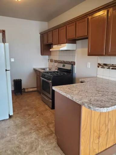 Main picture of 1502 Broadway St