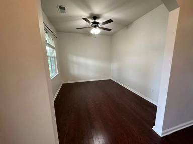 Main picture of 131 Sequoia St