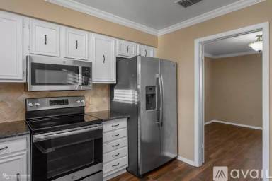 Main picture of 10101 Lomita Dr