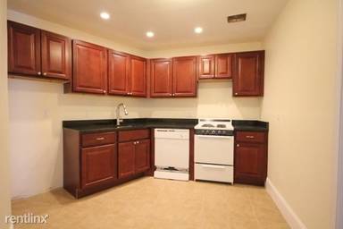 Main picture of 1482 Beacon St