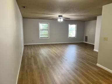 Main picture of 1931 Woods Dr