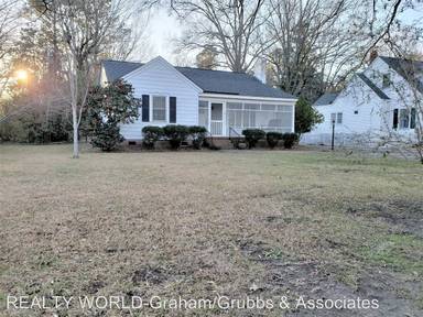 Main picture of 705 Park Cir