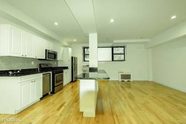 Main picture of 135 E 17th St