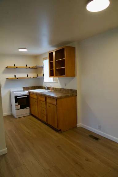 Main picture of 673 E 6th Ave