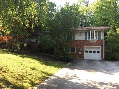 Main picture of 2068 Fairway Cir NE