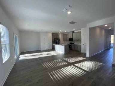 Main picture of 1500 31st St NE