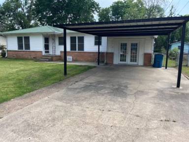 Main picture of 204 Cedar St