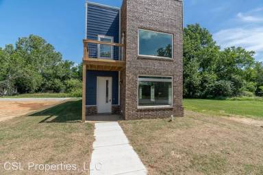 Main picture of 928 W Lawson St