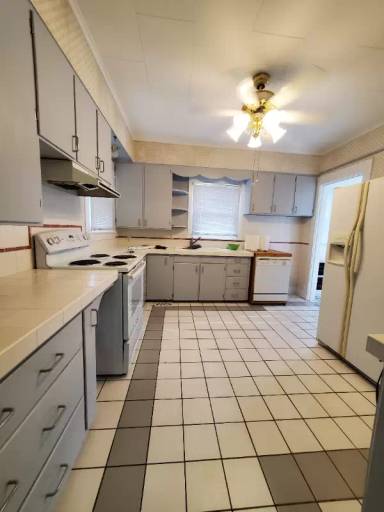 Main picture of 1015 W Cherry St