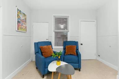 Main picture of 8 Everett St