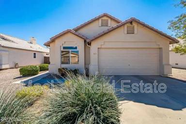 Main picture of 213 W Caroline Ln