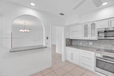 Main picture of 1700 NE 158th St