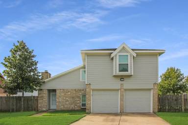 Main picture of 18723 Lippizaner Dr