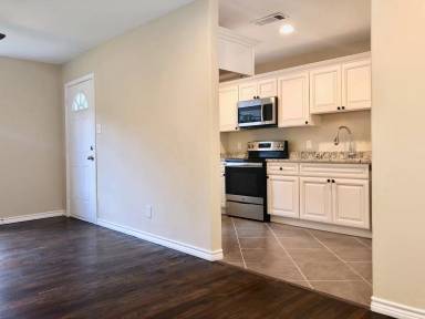 Main picture of 124 Saint Clair Dr E