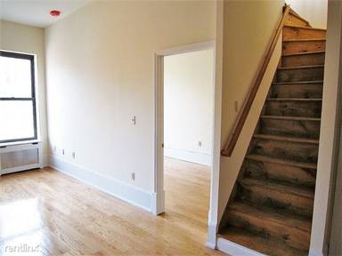 Main picture of 137 W 75th St