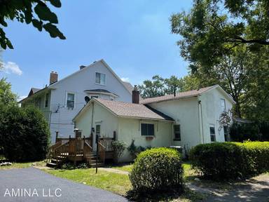 Main picture of 2 Backus St