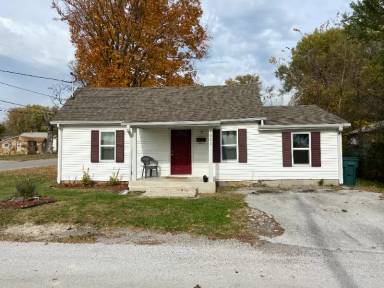 Main picture of 1001 E Chestnut St