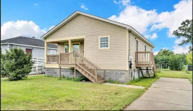 Main picture of 2334 Rochelle St