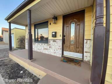 Main picture of 3210 Redwood Dr