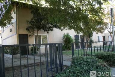 Main picture of 4701 Canoga St