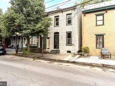 Main picture of 142 N Pitt St