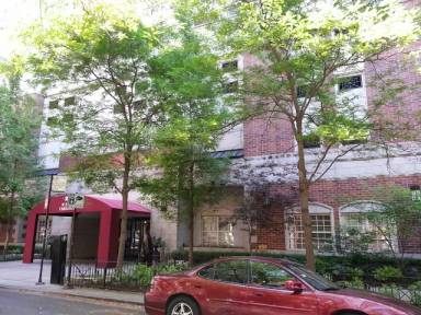 Main picture of 21 W Chestnut Apartments