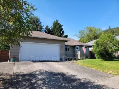 Main picture of 2301 SE Chinaberry Ave