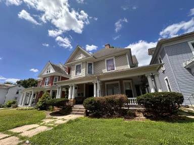 Main picture of 815 N Columbus St
