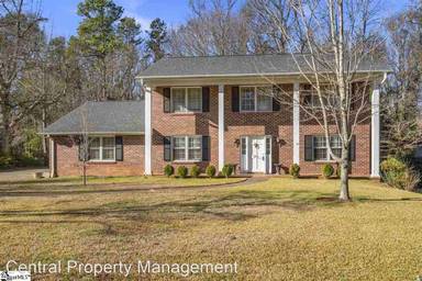 Main picture of 308 Holly Dr