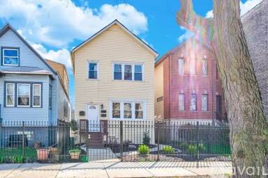 Main picture of 1701 N Troy St