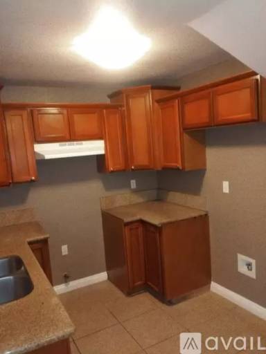 Main picture of 5935 Makee Ave