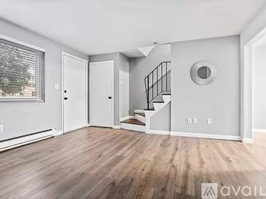 Main picture of 650 Robbins Ave