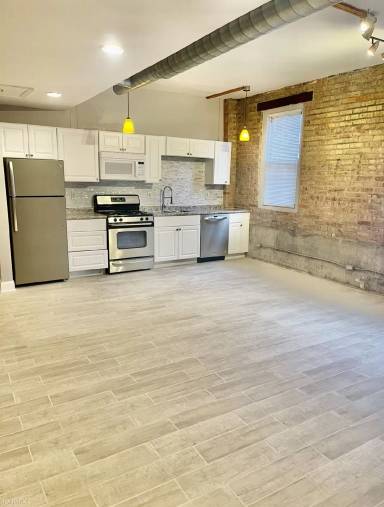 Main picture of 7550 S Essex Ave