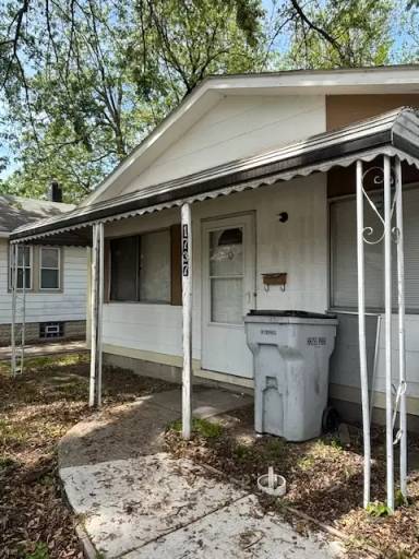 Main picture of 1737 E Jarvis Ave