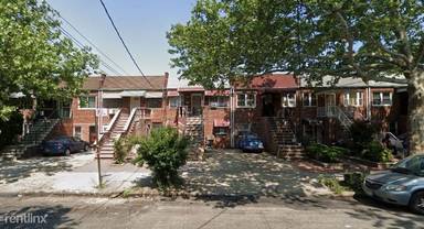 Main picture of 1011 E 56th St