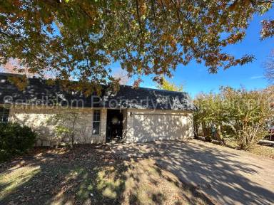 Main picture of 5549 E 61st Pl