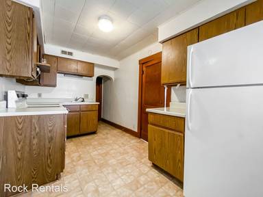 Main picture of 109 E 5th Ave